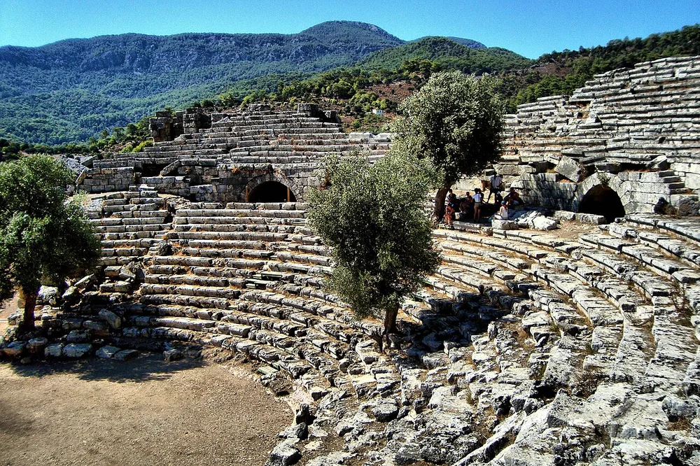 Kaunos antik kentindeki tiyatro kalıntıları